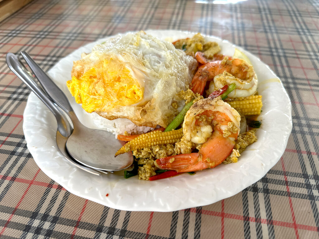 クンパッポンカリーwithライス（エビのカレー炒めご飯）