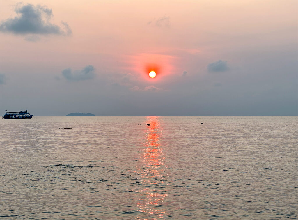 サメット島の朝日